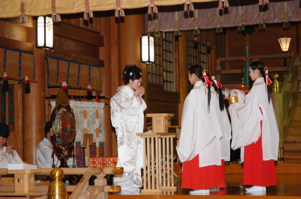 北海道神宮のお得な和装結婚式 着付場所も合理的に