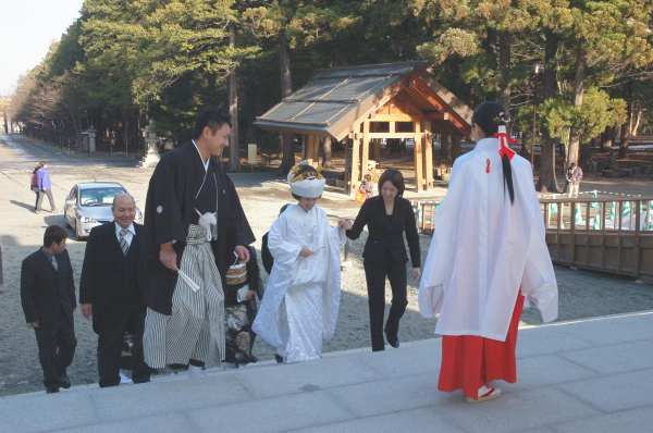 北海道神宮のお得な和装結婚式 着付場所も合理的に